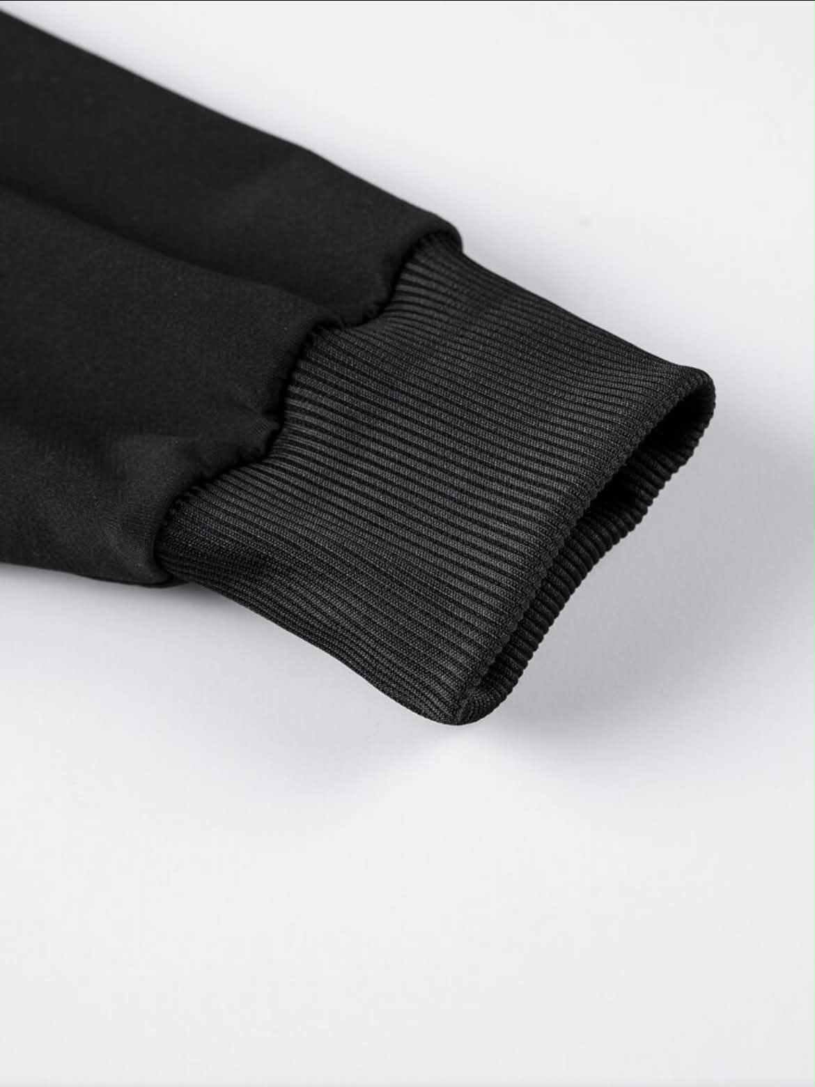 Sweat à Capuche Streetwear Noir – Confort & Style Minimaliste